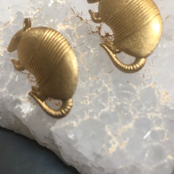 Vintage brass armadillo post animal earrings - Picture 2 of 5